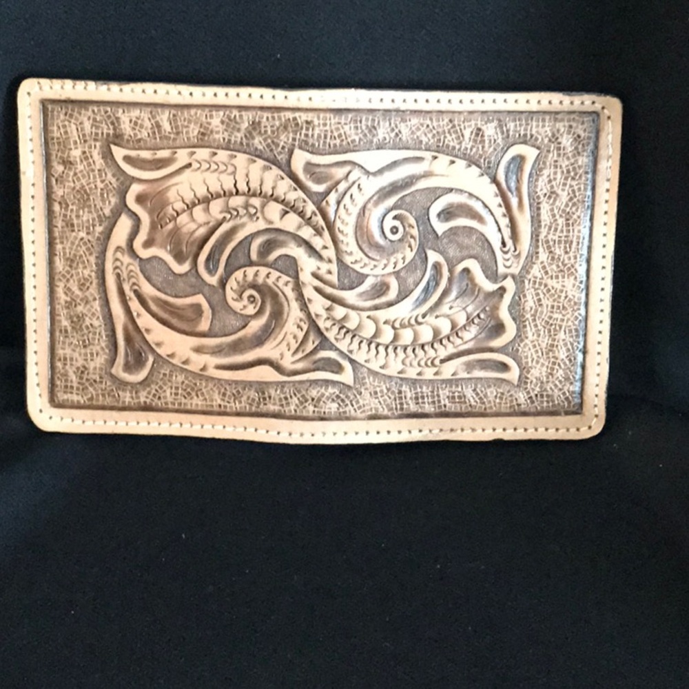 Men’s credit card carrier.